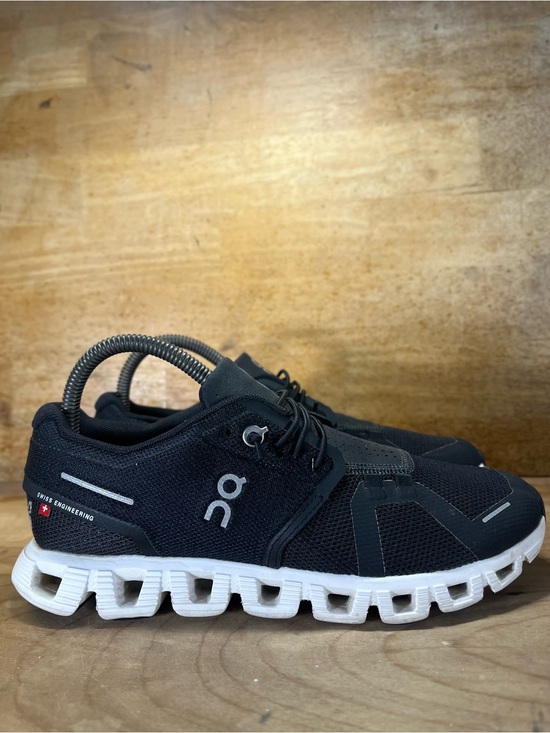 On Running Shoes - On Cloud 5 LIGHTWEIGHT REFLECTIVE Womens Size 7.5 Running Shoes Sneakers Black